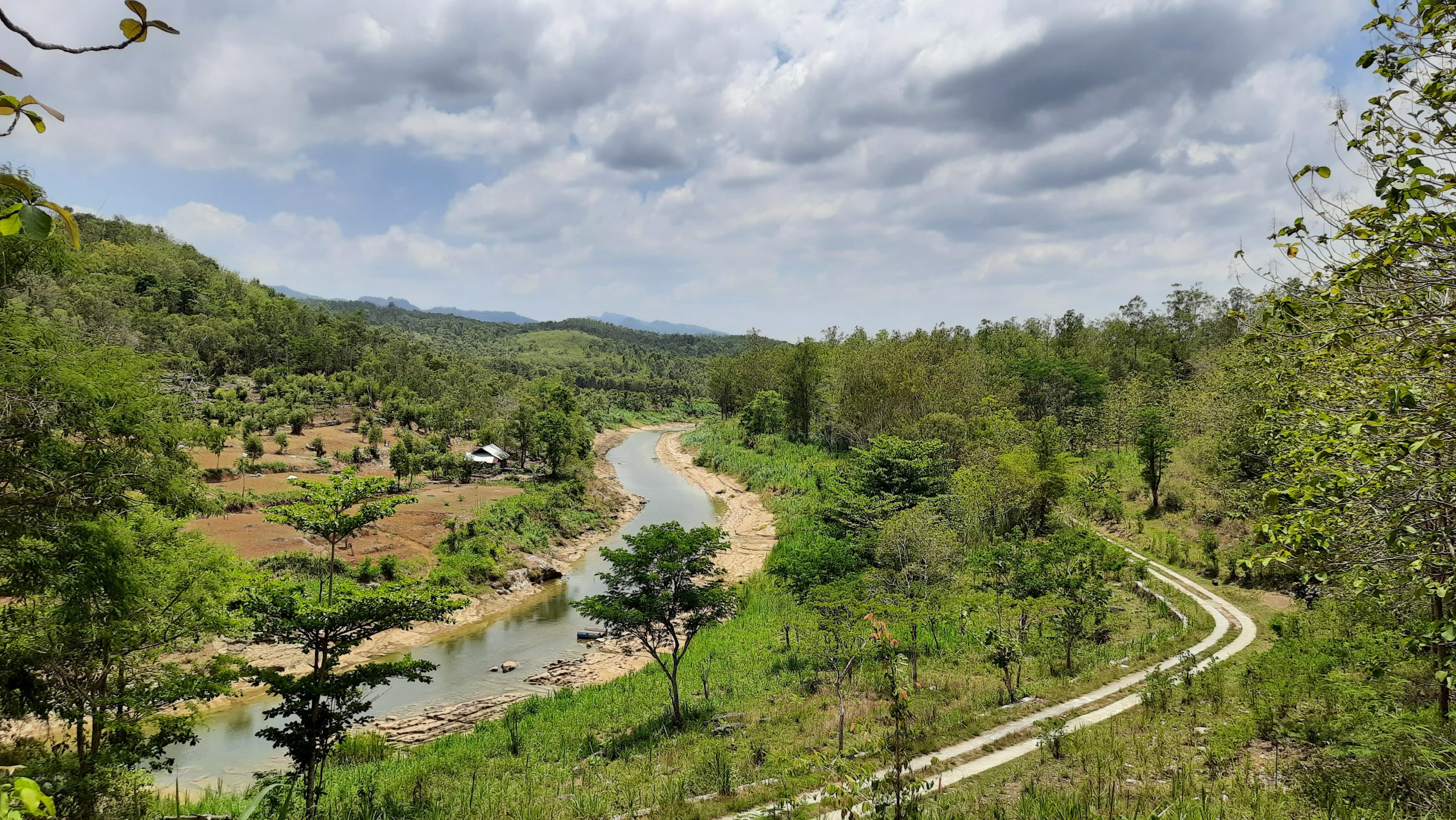 Menikmati cantiknya Sungai Oyo